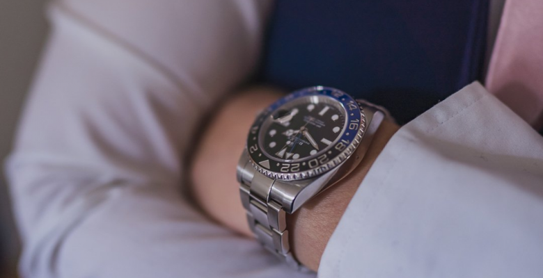 Chinese Investors Pick Luxury Watches Over Houses